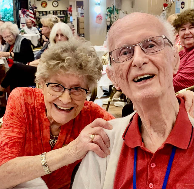 happy couple at Aravilla assisted living