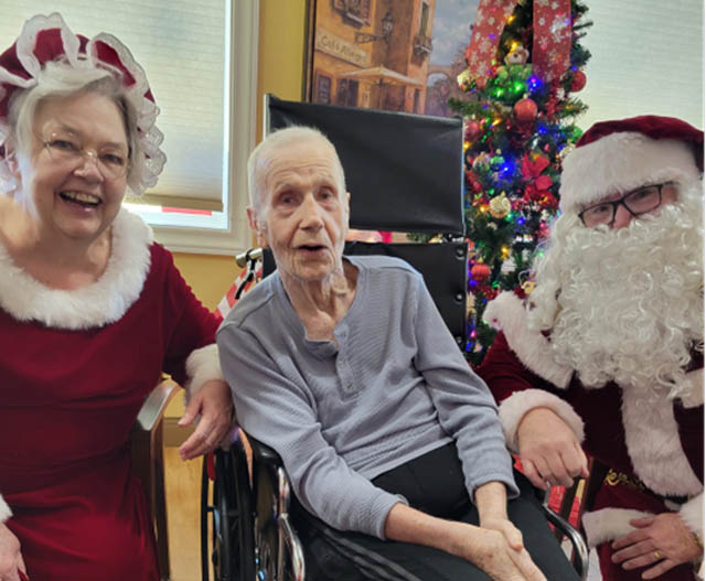 celebrating the holidays at memory care Aravilla Sarasota copy