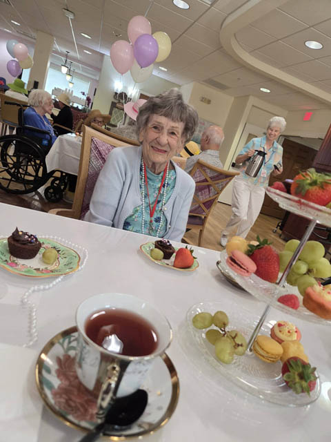memory care resident celebrating at Aravilla Sarasota memory care community