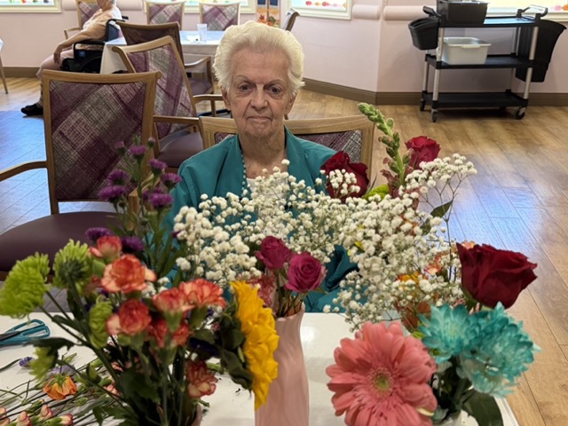 flower arranging activity at Aravilla Sarasota